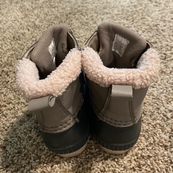 Toddler snow boots size 8 - Picture 3 of 4
